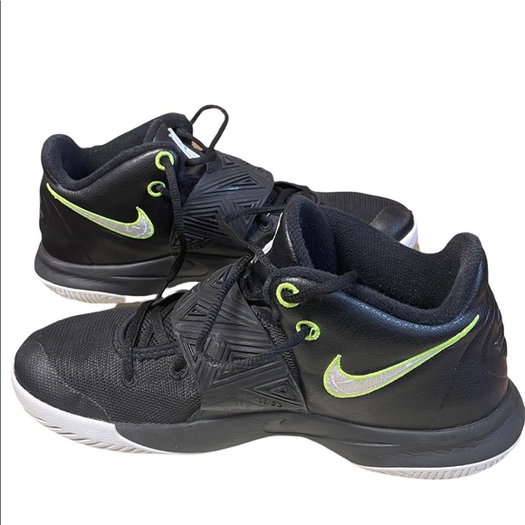 Nike Kyrie Flytrap III Basketball Shoes main image 2